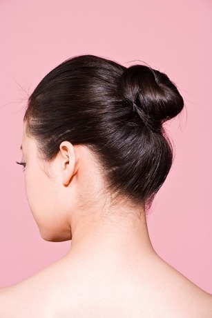 high bun hairstyle to look put together on vacation
